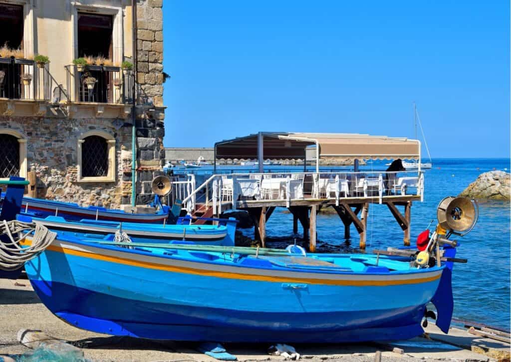 Slow food restaurant on the water Scilla